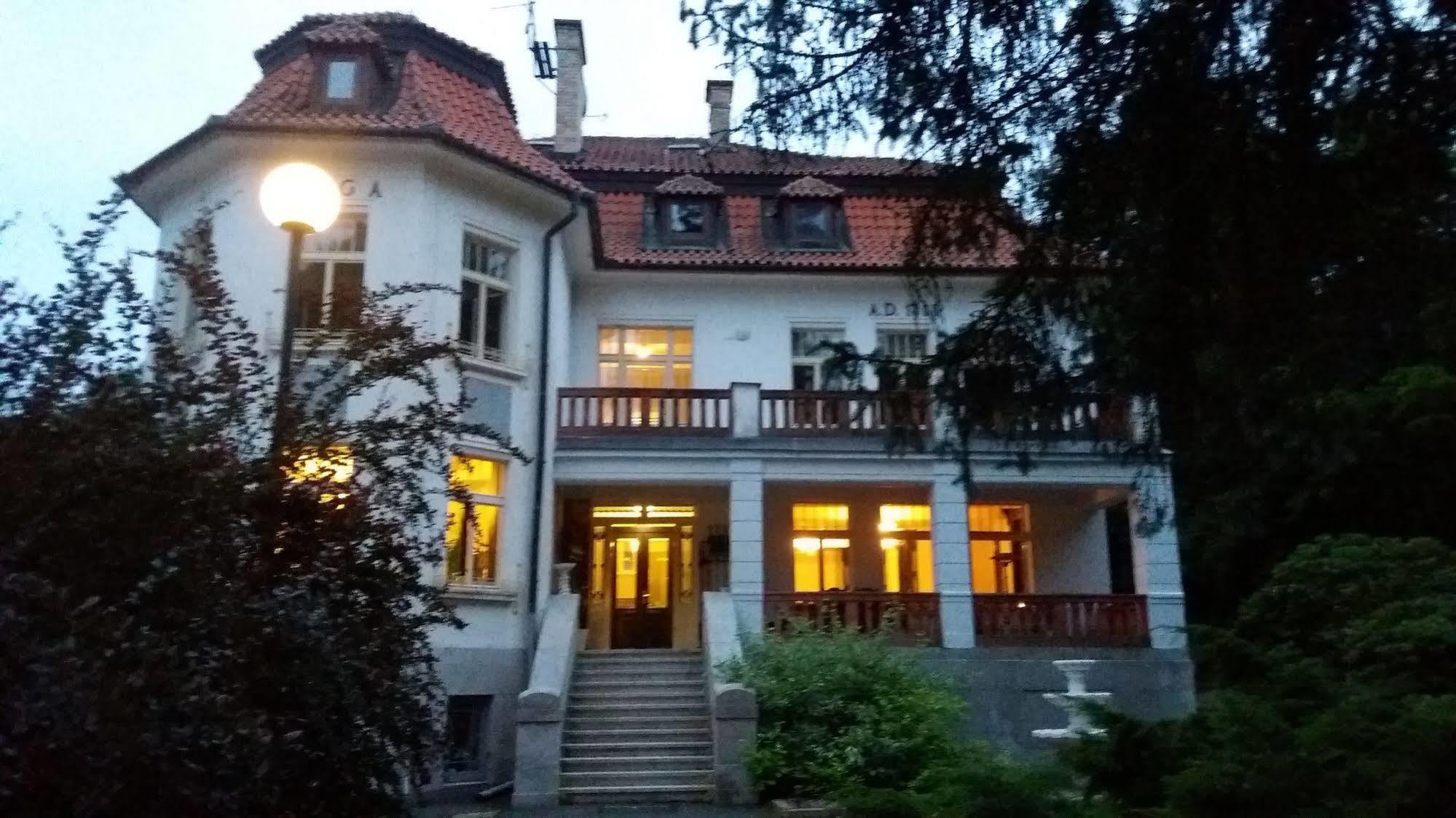 Vila Olga Jevany Esterno foto